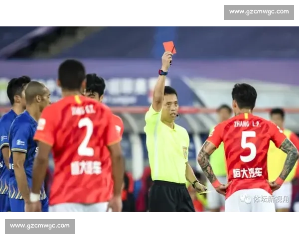 红牌罚下引发的争议与影响分析球场上的关键时刻